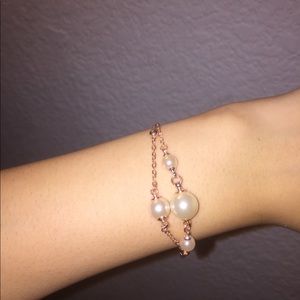 Rose gold bracelet with faux pearls.